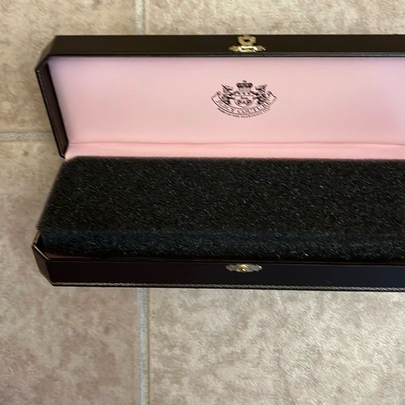 JUICY COUTURE multi strand bracelet made with tiny pearls.gold clasp - Picture 5 of 8